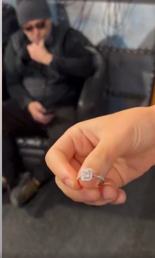 Cum arata inelul de logodna primit de Oana Ciocan de la Jador 6