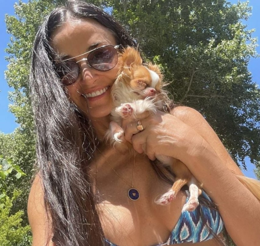 Demi Moore, in costum de baie la 60 de ani 1