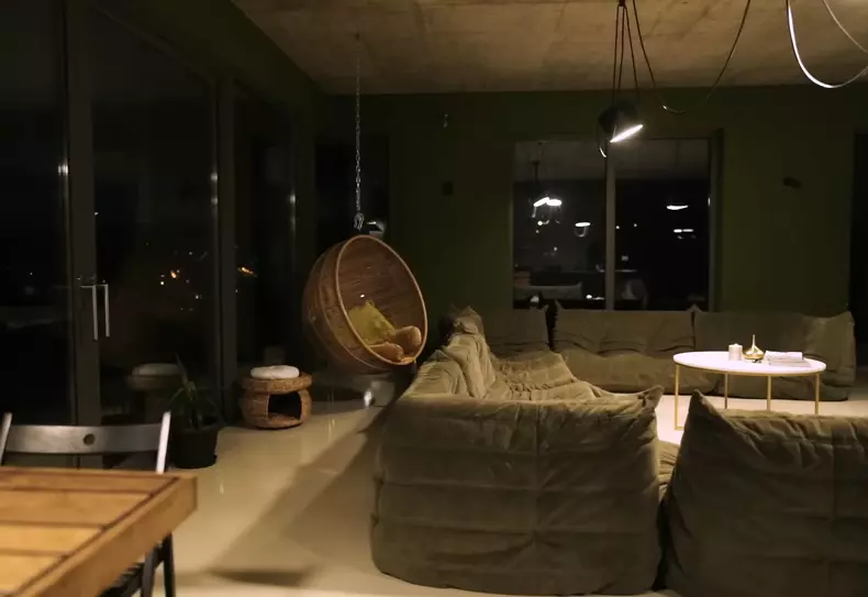 Imagini impresionante din apartamentul de lux in care locuieste Alina Ceusan cu familia ei 2