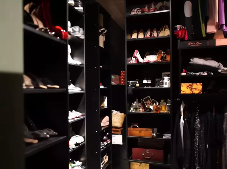 Imagini impresionante din apartamentul de lux in care locuieste Alina Ceusan cu familia ei 3