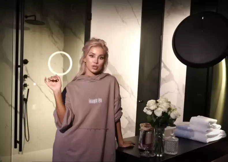 Imagini impresionante din apartamentul de lux in care locuieste Alina Ceusan cu familia ei 5