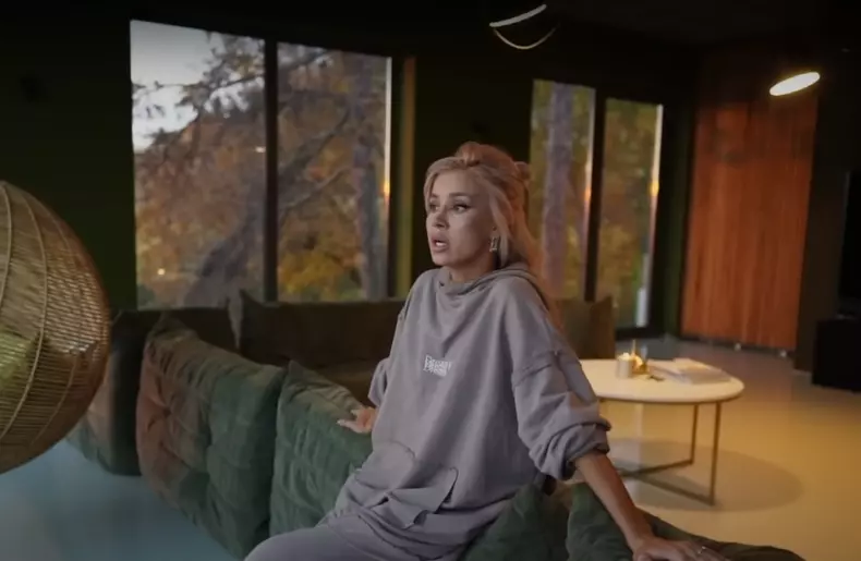 Imagini impresionante din apartamentul de lux in care locuieste Alina Ceusan cu familia ei 8