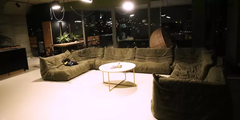 Imagini impresionante din apartamentul de lux in care locuieste Alina Ceusan cu familia ei