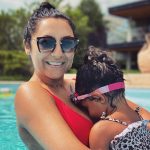 Ipostaze rare cu Andra in costum de baie 17