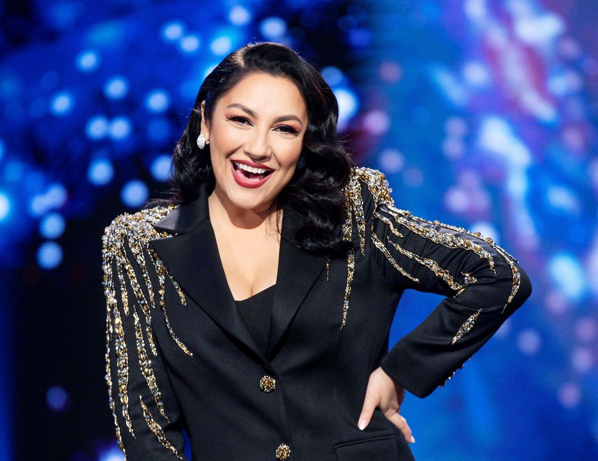 Ipostaze rare cu Andra in costum de baie 18