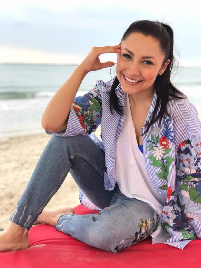 Ipostaze rare cu Andra in costum de baie 19