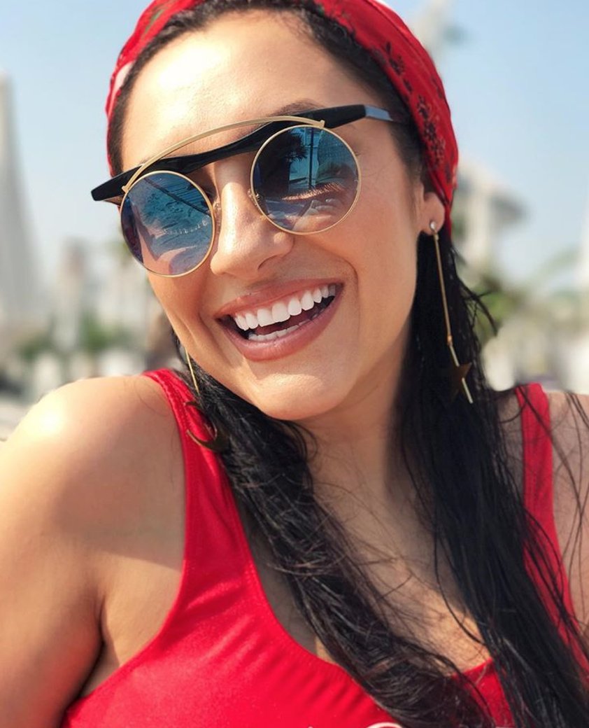 Ipostaze rare cu Andra in costum de baie 20