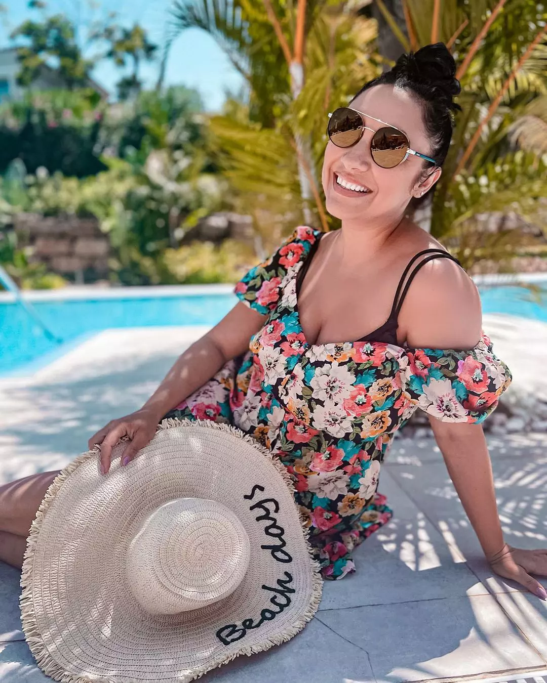 Ipostaze rare cu Andra in costum de baie 23