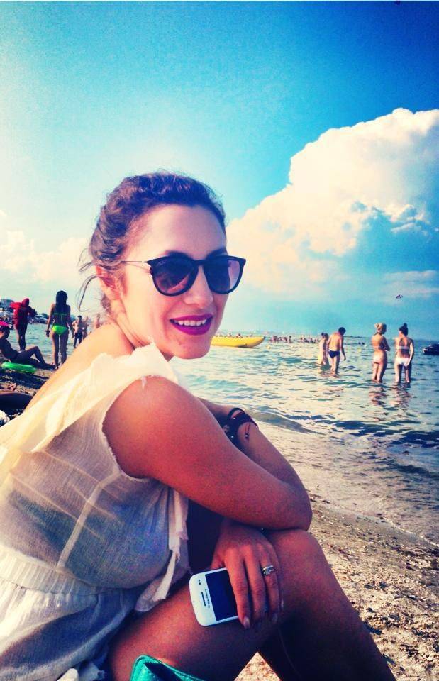 Ipostaze rare cu Andra in costum de baie 25