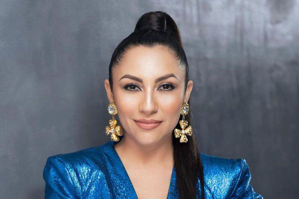 Ipostaze rare cu Andra in costum de baie 5