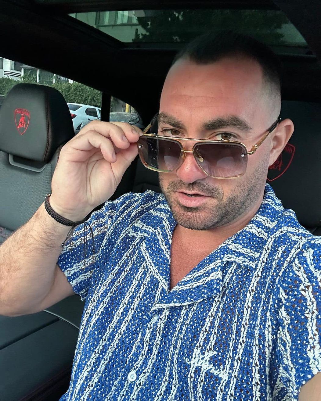 Iubita lui Pescobar este superba 10