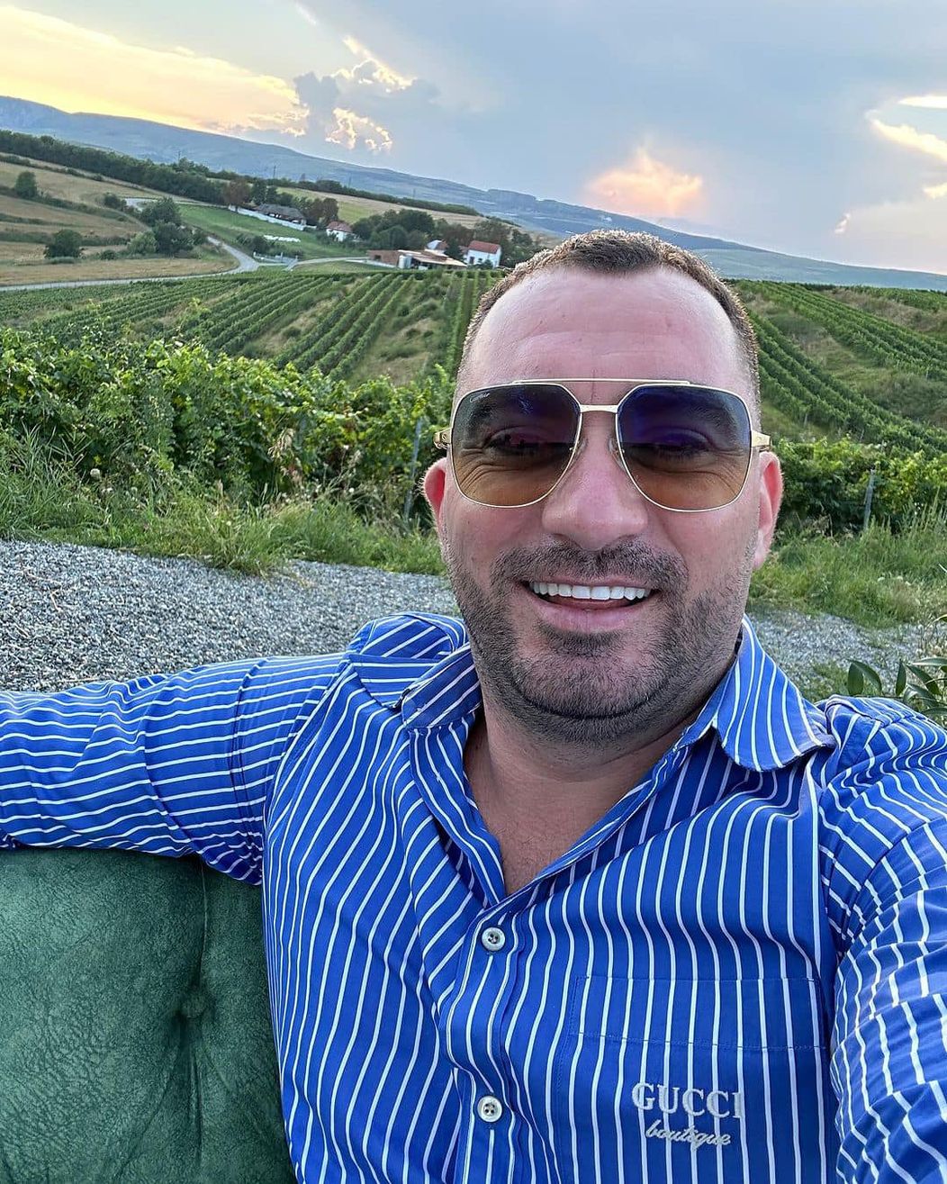 Iubita lui Pescobar este superba 11