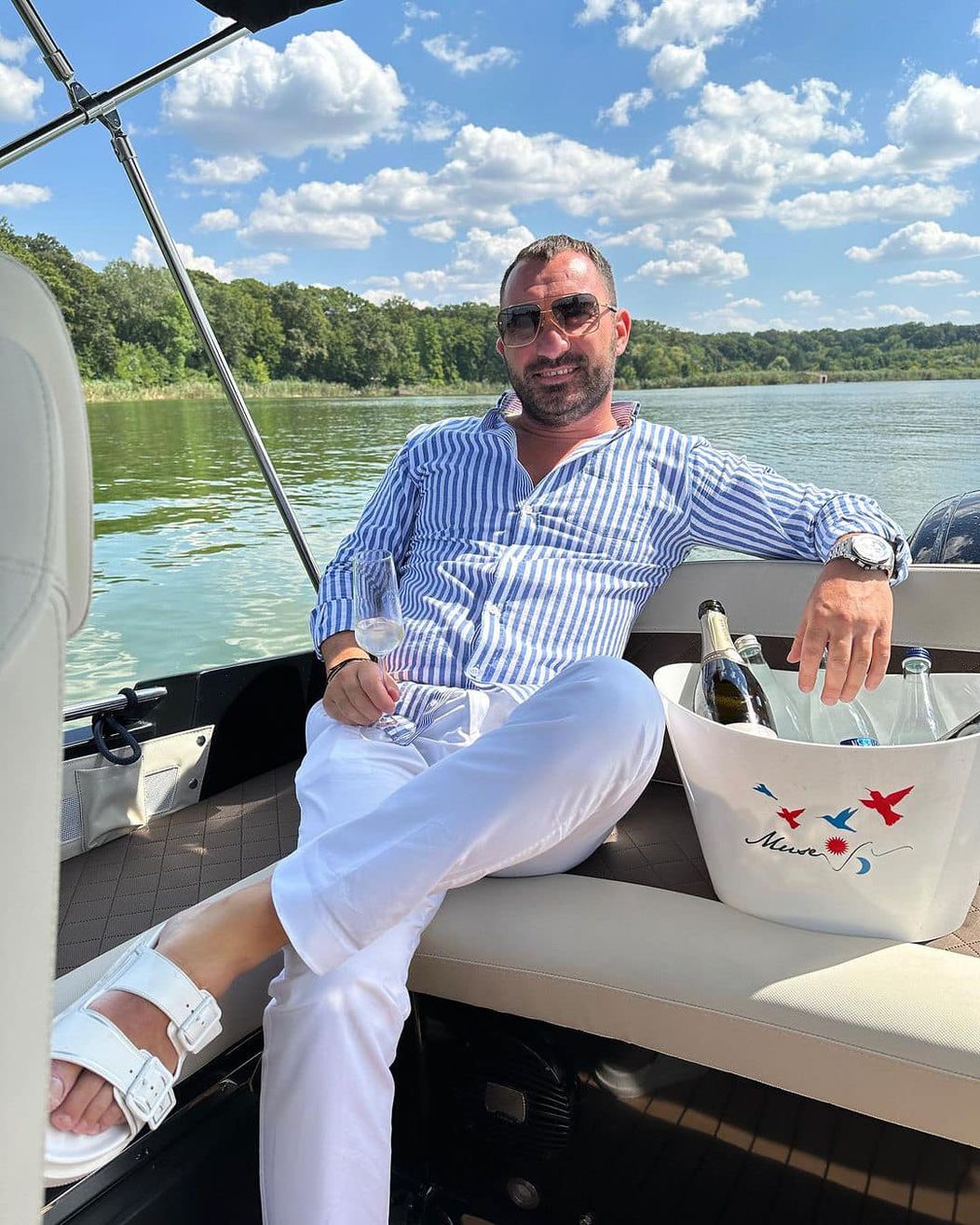 Iubita lui Pescobar este superba 14