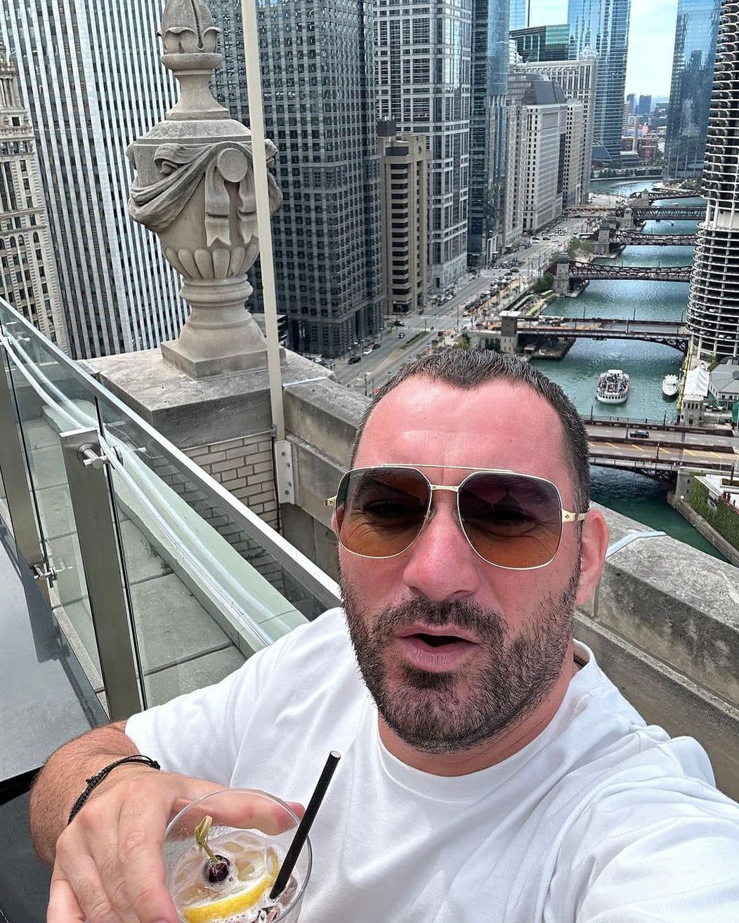 Iubita lui Pescobar este superba 18