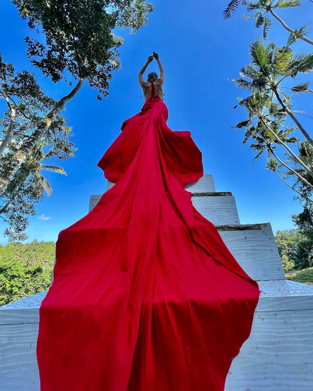 Iubita lui Pescobar este superba 23