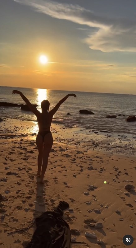 Iubita lui Pescobar este superba 27