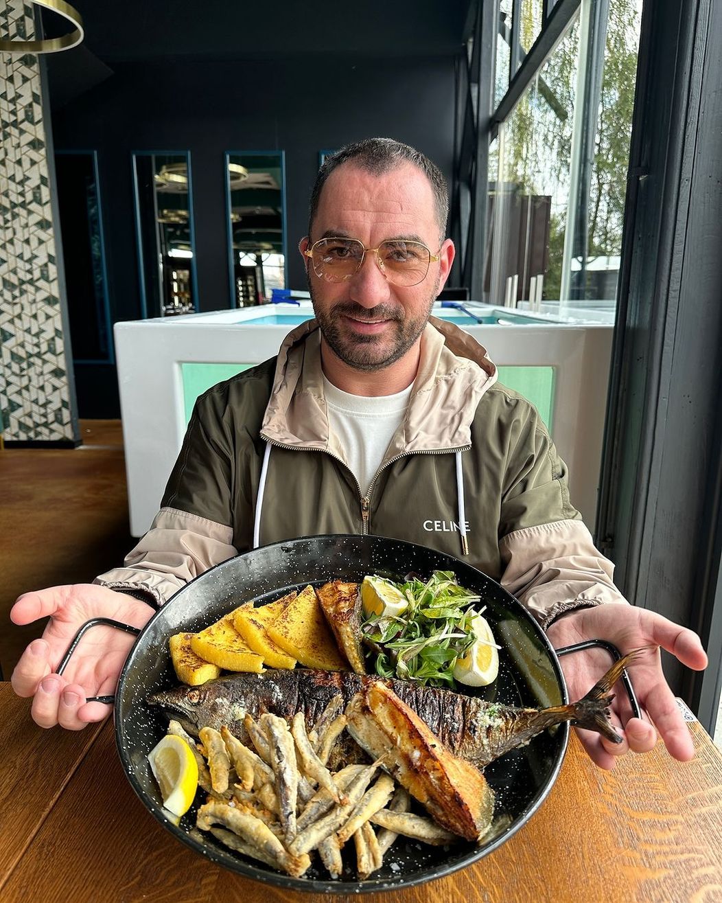 Iubita lui Pescobar este superba 4