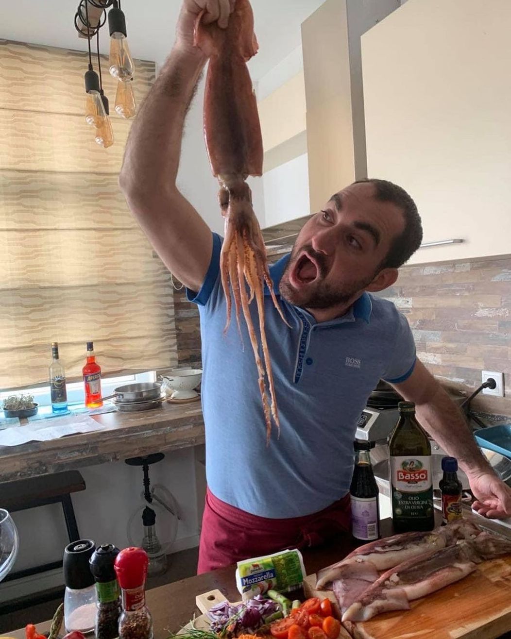 Iubita lui Pescobar este superba 8