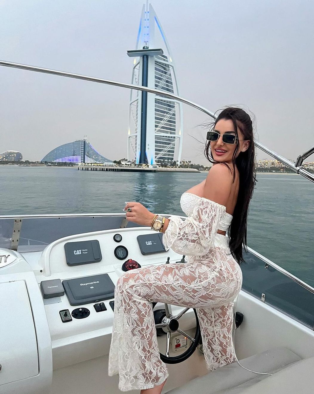 Larisa Popa, din ce in ce mai indrăzneata dupa plecarea de la Pescobar 10