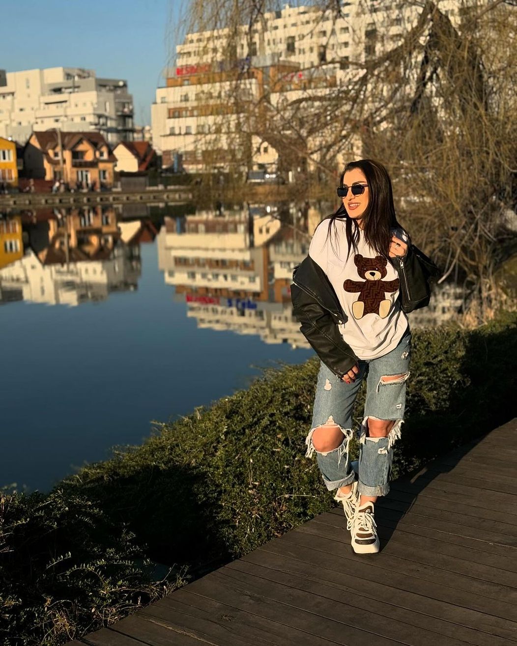 Larisa Popa, din ce in ce mai indrăzneata dupa plecarea de la Pescobar 11