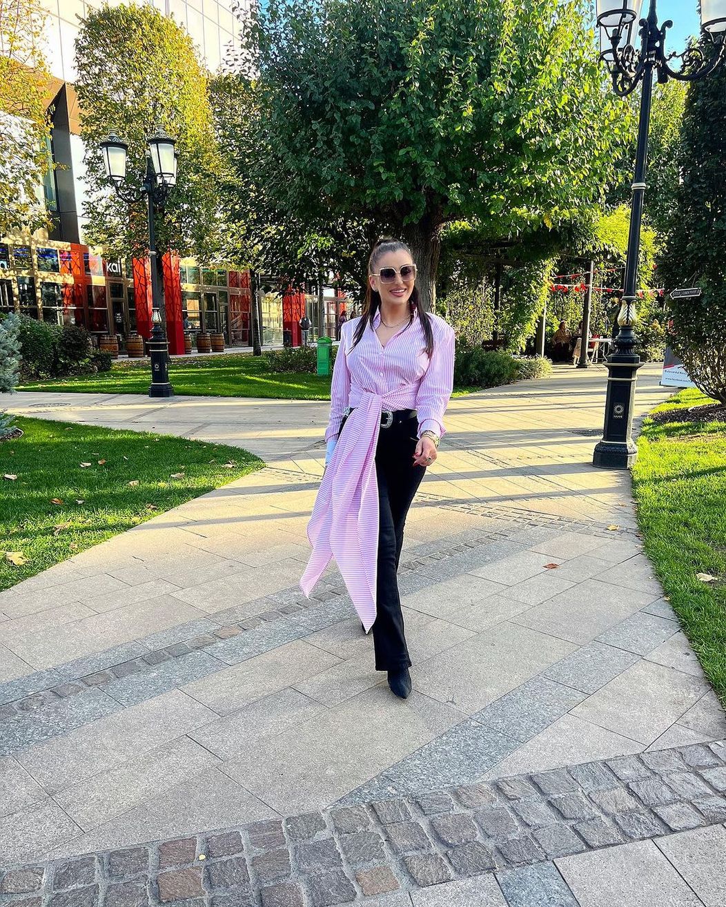 Larisa Popa, din ce in ce mai indrăzneata dupa plecarea de la Pescobar 20