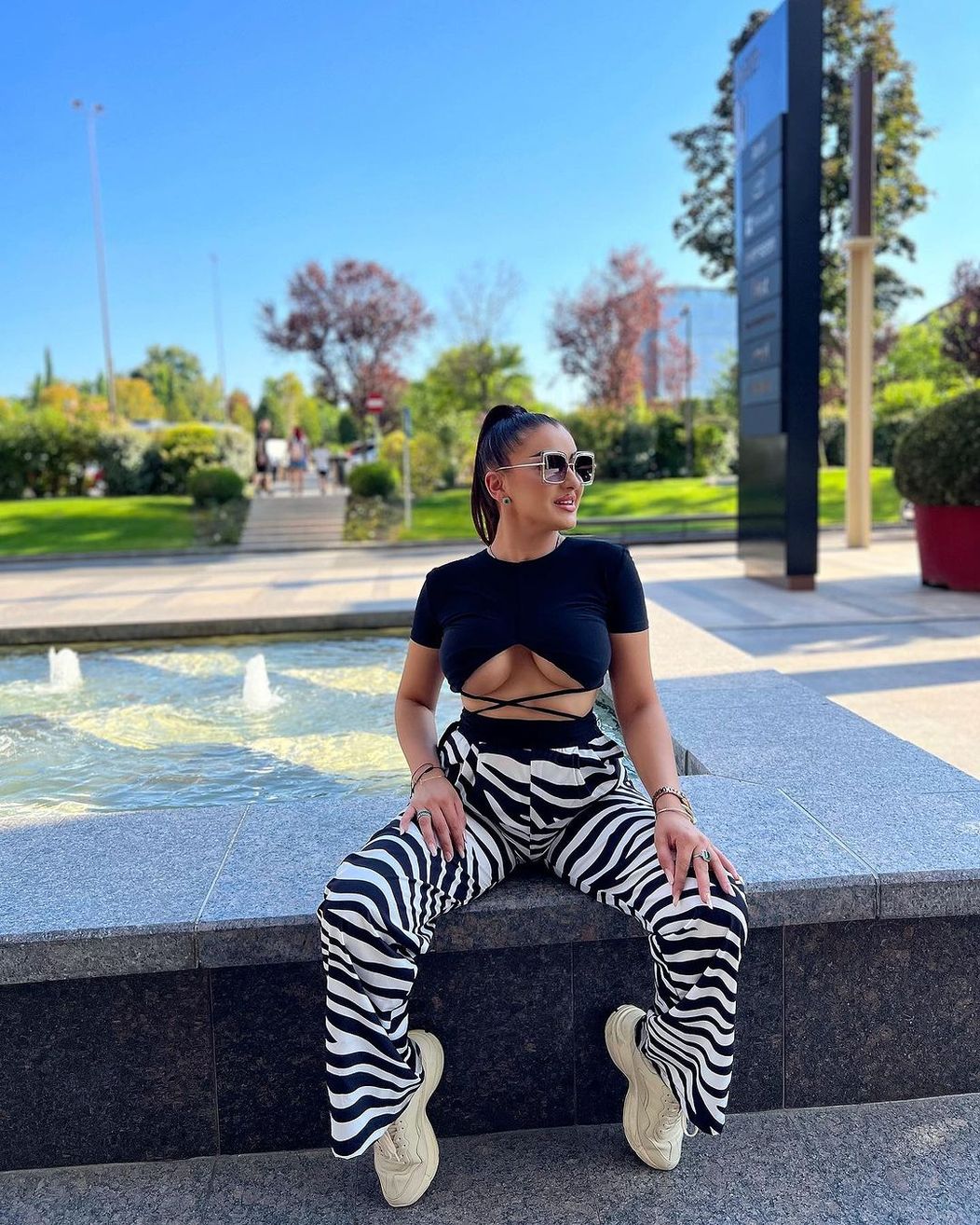 Larisa Popa, din ce in ce mai indrăzneata dupa plecarea de la Pescobar 4