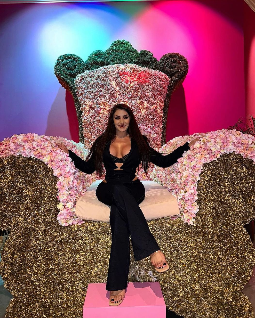 Larisa Popa, din ce in ce mai indrăzneata dupa plecarea de la Pescobar 7