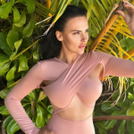 Lavinia Pîrva, ipostaze provocatoare în costum de baie. Soția lui Ștefan Bănică Jr. arată minunat la 39 de ani
