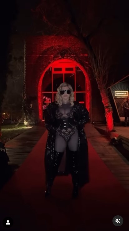 Loredana Groza, aparitie provocatoare la 53 de ani 4