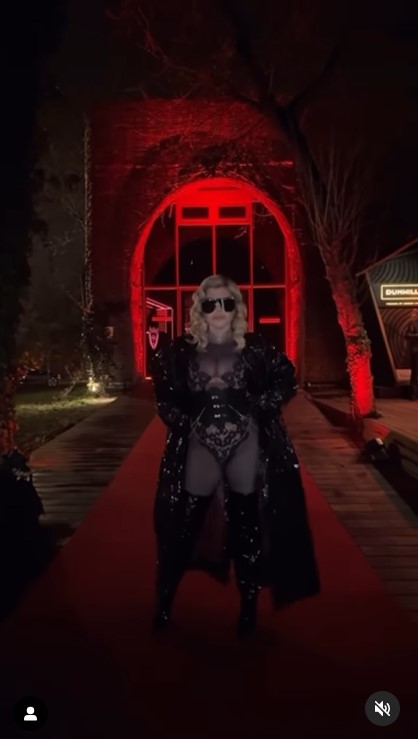 Loredana Groza, aparitie provocatoare la 53 de ani 6