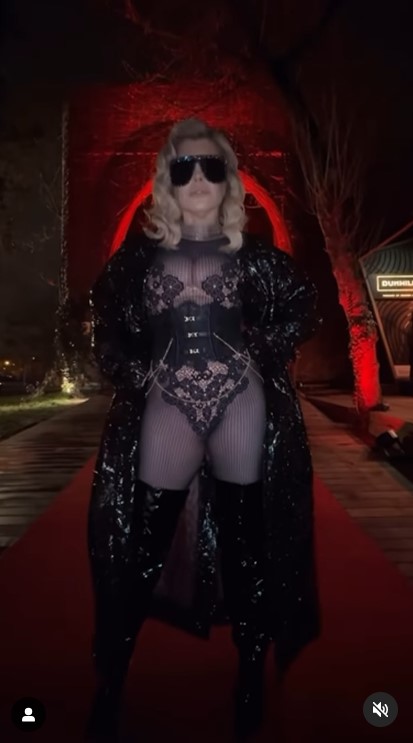 Loredana Groza, aparitie provocatoare la 53 de ani 8