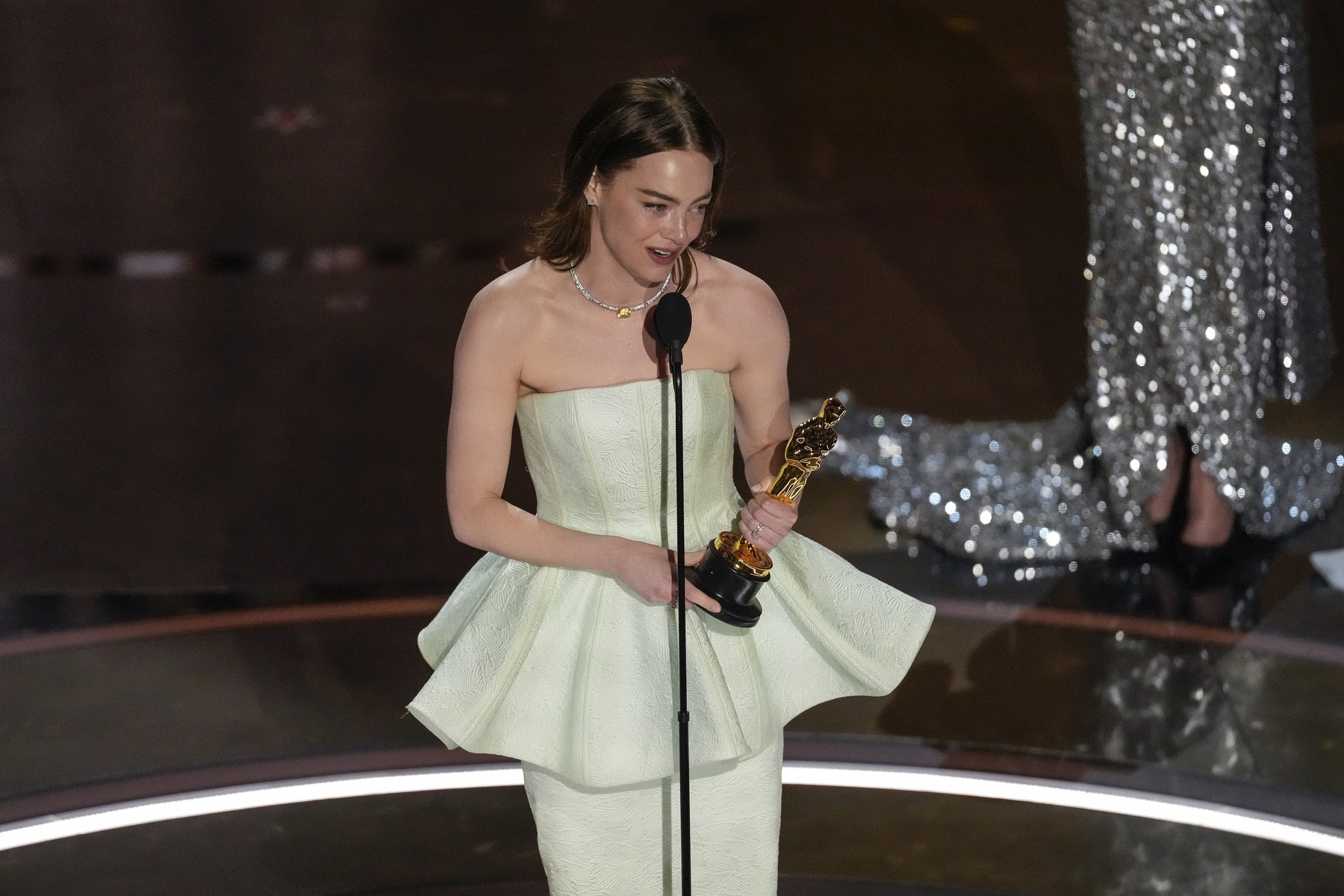 Momentul stanjenitor trait de Emma Stone, castigatoarea Oscar 2024 pentru cea mai buna actrita 4