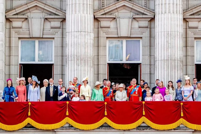 O altă imagine de la Casa Regală, descoperită că a fost editată. Cât de modificată e de fapt, nu se aștepta nimeni tocmai la poza asta