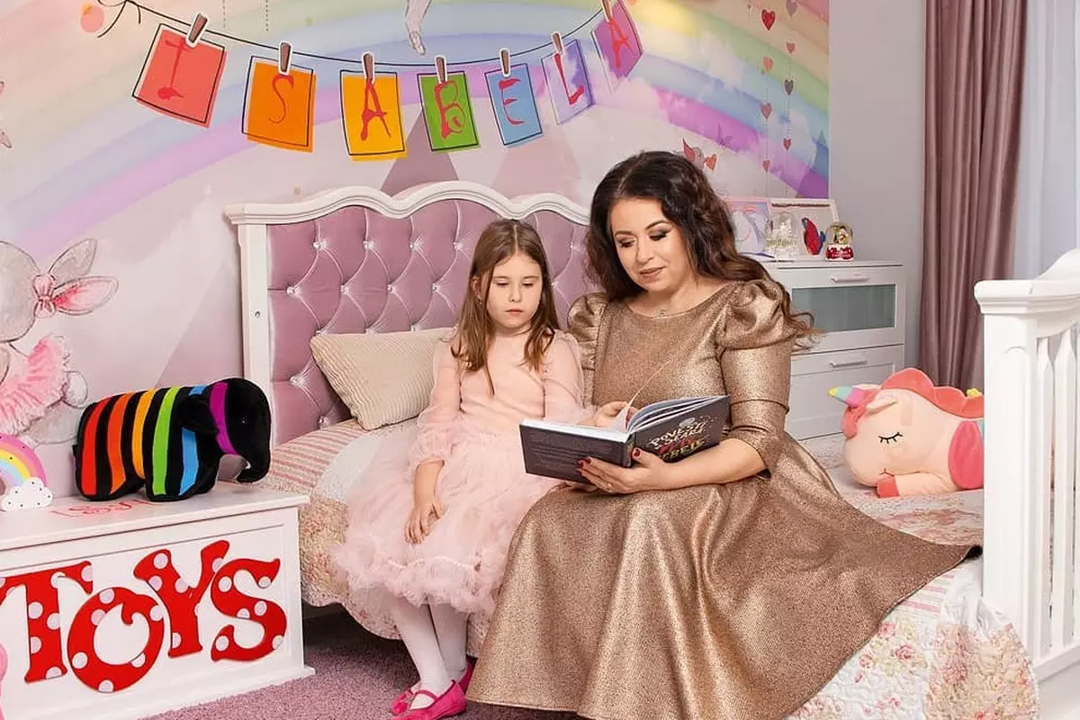 Oana Roman si-a retras fiica de la scoala privata 5