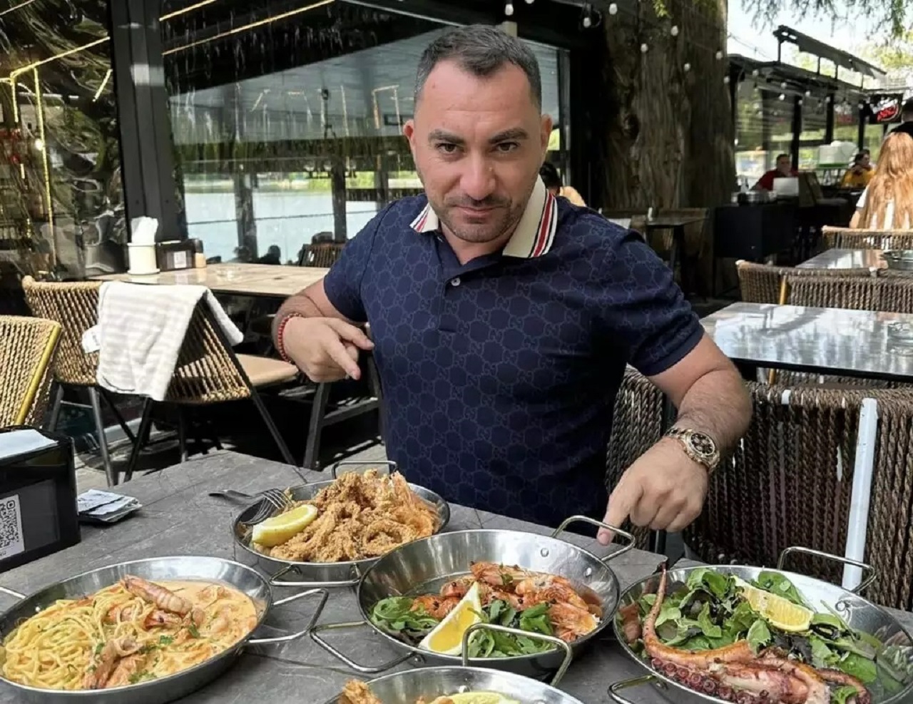 Pescobar a devenit tatic