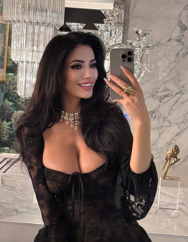 Românca superbă care este însărcinată cu celebrul designer Philipp Plein. Imaginile cu Andreea Sasu fac senzație pe Instagram