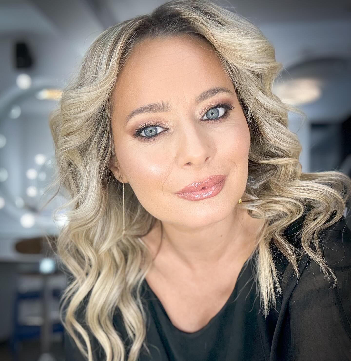 Schimbarea de look facuta de Laura Cosoi, la inceput de primavara 5