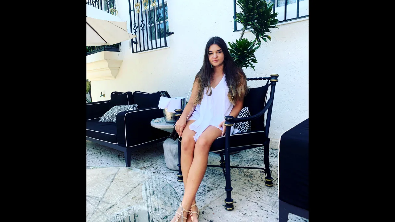 Tinuta in care a aparut fata lui Cristi Borcea pe plaja, in SUA 1