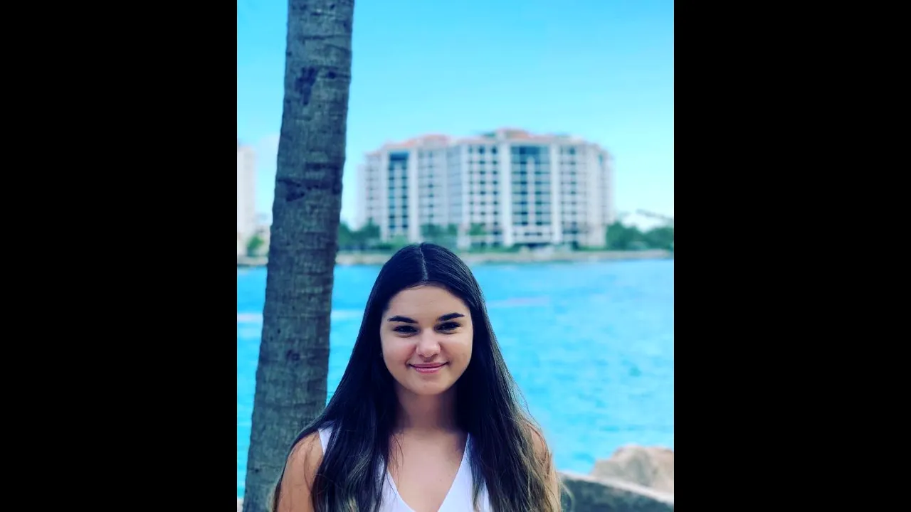 Tinuta in care a aparut fata lui Cristi Borcea pe plaja, in SUA 2