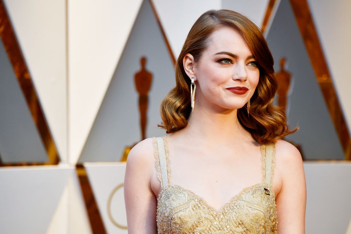 Trucul cu bicarbonat de sodiu care o ajuta pe Emma Stone sa aiba un ten fara cusur la 35 de ani