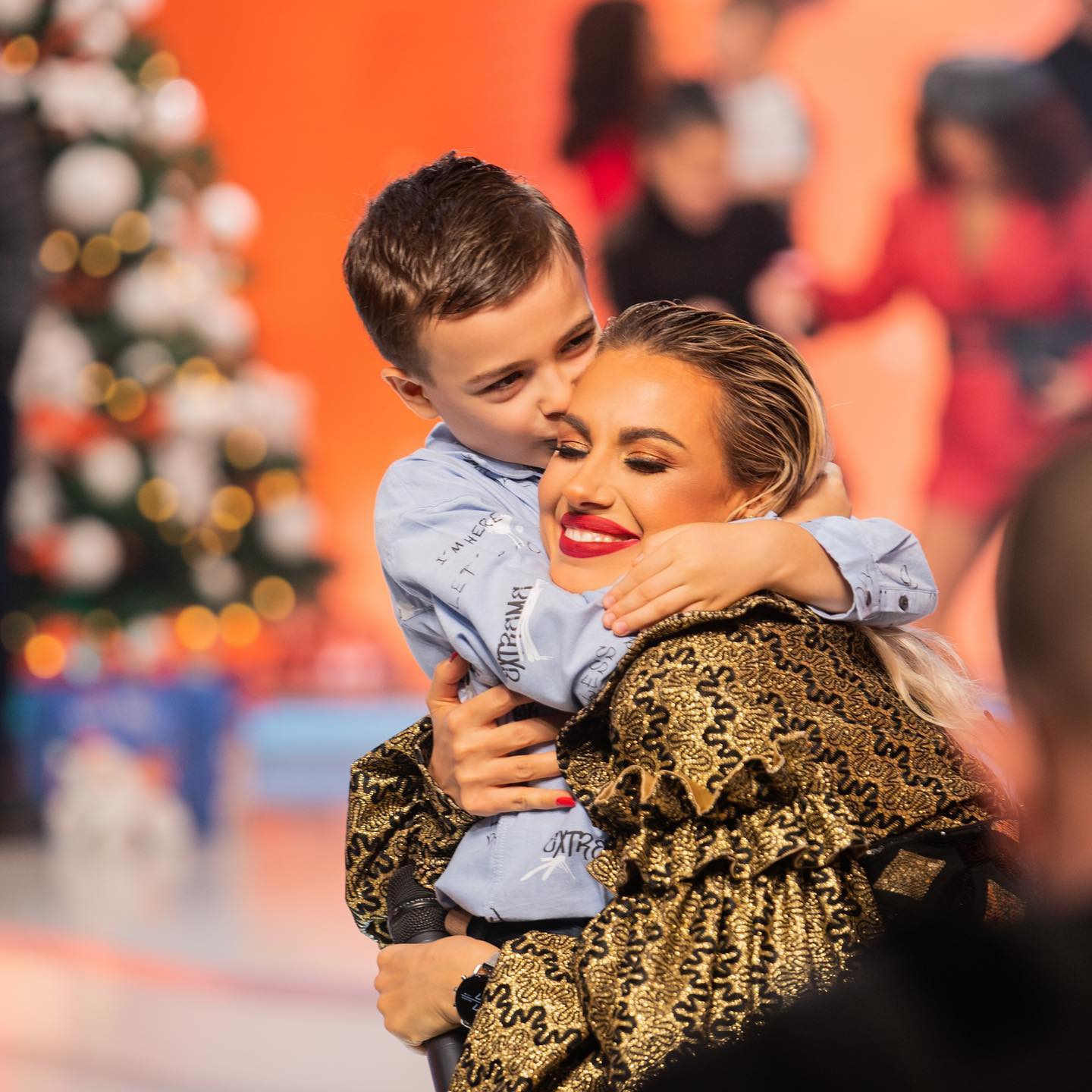 Amna recunoaște că și-ar spiona fiul pentru siguranța lui și a ei