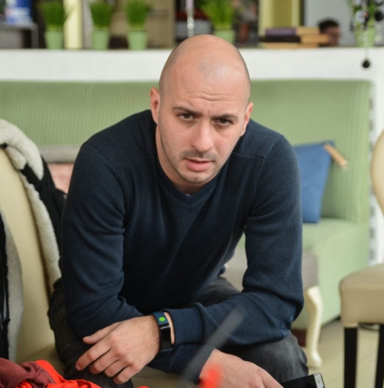 Andrei Mateiu trece de la fotbalistul ”Costeluș” la un interop de temut în ”Brigada Nimic”. ”Nu am mai jucat până acum așa băieții foarte răi” VIDEO EXCLUSIV