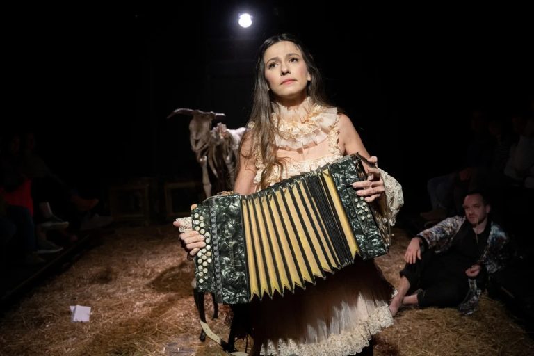 Ce nu și-ar dori niciodată Dana Rogoz să i se întâmple pe scenă: „Doamne, nici nu vreau să trec prin asta” VIDEO EXCLUSIV