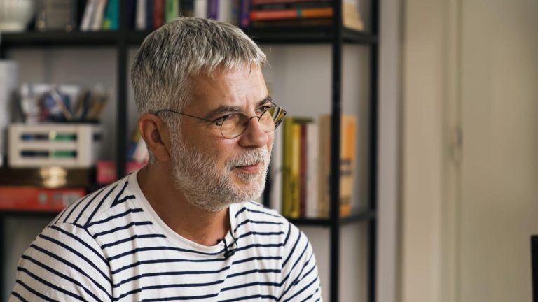 Cine este actorul care-l interpretează pe Chestorul din serialul Clanul. Daniel Popa a fost ales fără casting. „Este cel mai tare sentiment când te uiți la ceva și apoi ajungi acolo” VIDEO EXCLUSIV