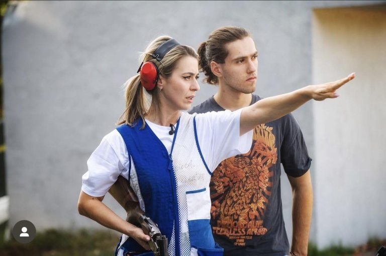 Arhitecta Andra Marinescu a învățat cum să țină o armă în mână încă din copilărie. „E moștenire de familie practic” VIDEO EXCLUSIV