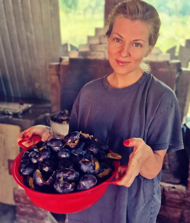 Acasa la Dana Nalbaru si Dragos Bucur 10