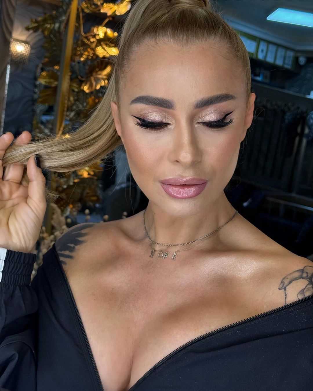 Anamaria Prodan, decolteu ametitor pe internet 4