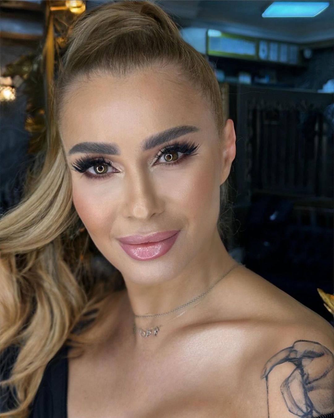 Anamaria Prodan, decolteu ametitor pe internet 5