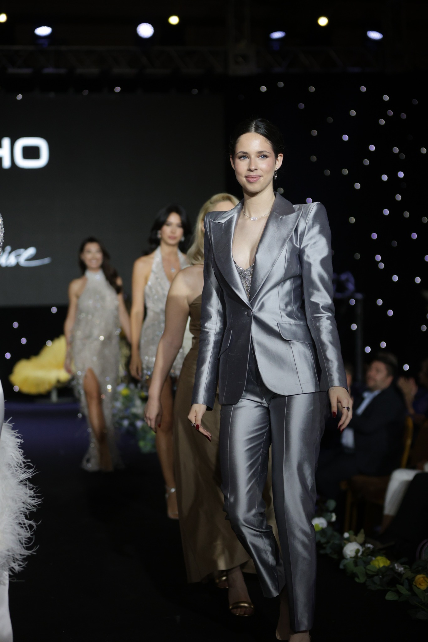 Andreea Marin si iubitul, surprinsi in ipostaze tandre la gala Nu exista nu se poate 10