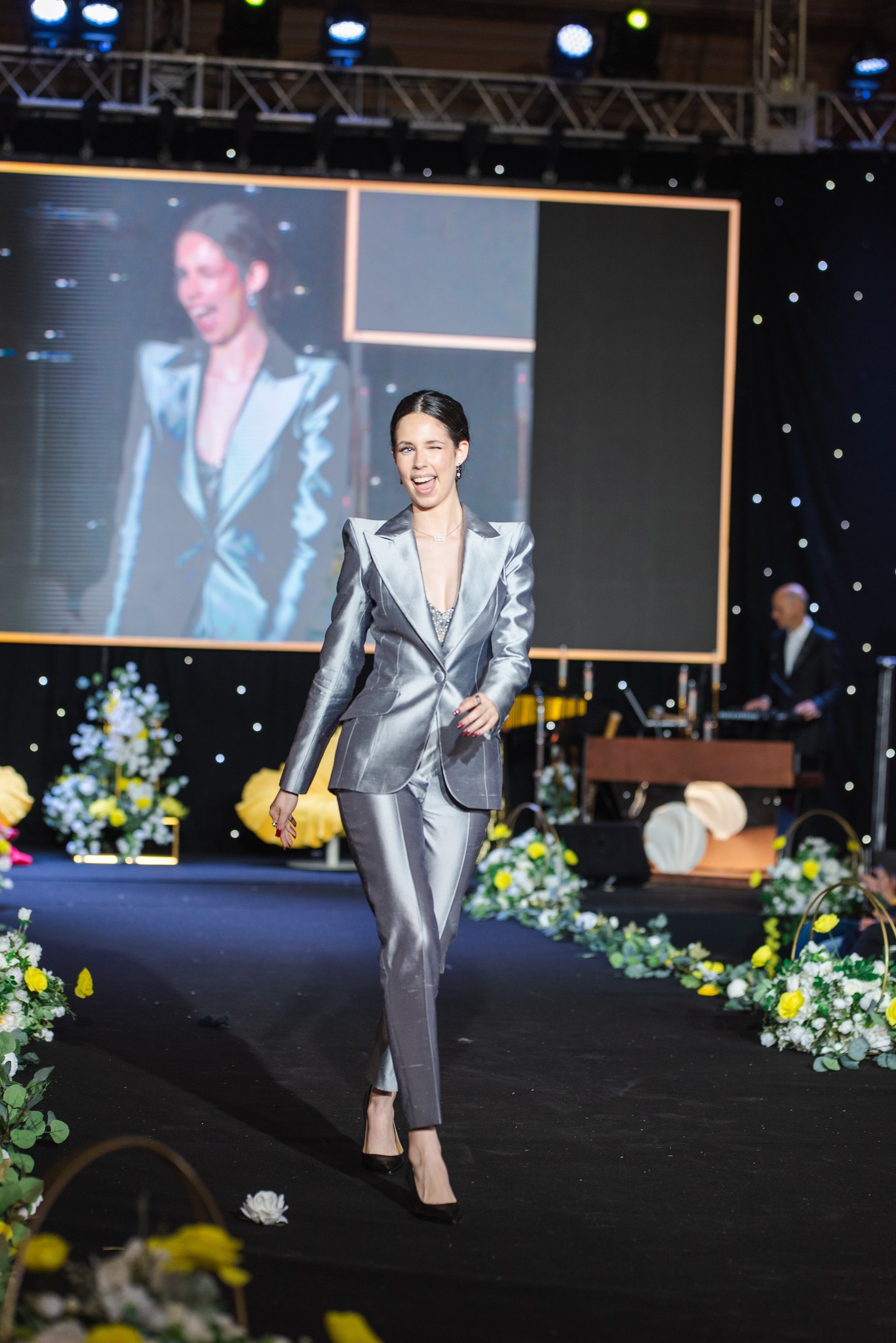 Andreea Marin si iubitul, surprinsi in ipostaze tandre la gala Nu exista nu se poate 20